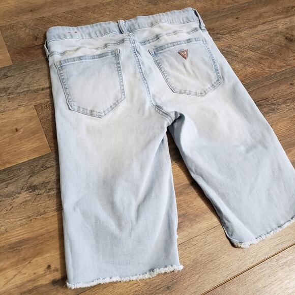 Vintage Guess Light Wash Denim Mid Rise Cut Off  Blue Jean Bermuda Shorts 26 - Picture 5 of 10